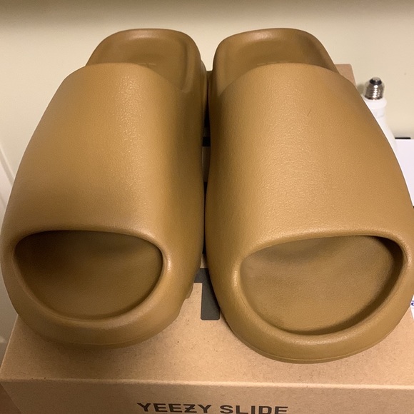 AUTHENTIC YEEZY SLIDE OCHRE SIZE 10 US - Picture 3 of 7